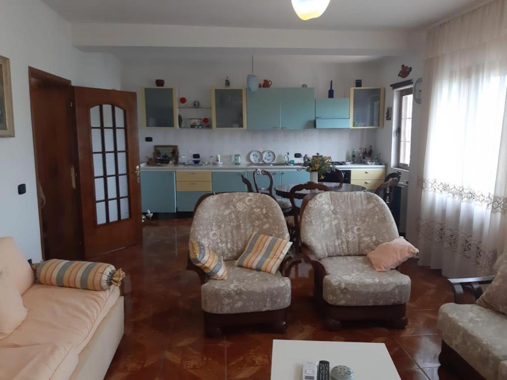 Guesthouse Villa Rosa Berat Kamer foto