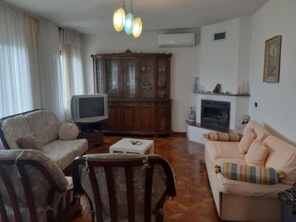 Guesthouse Villa Rosa Berat Kamer foto